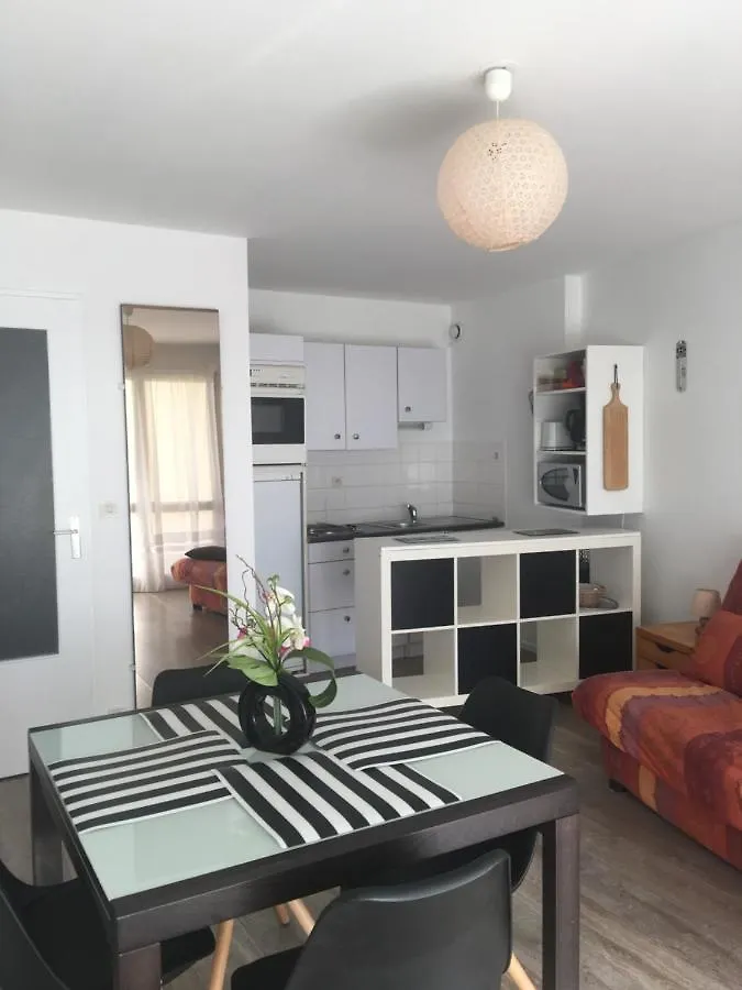 Ref 086 Appartement T2 Avec Terrasse Residence Avec Piscine 아르종 아파트